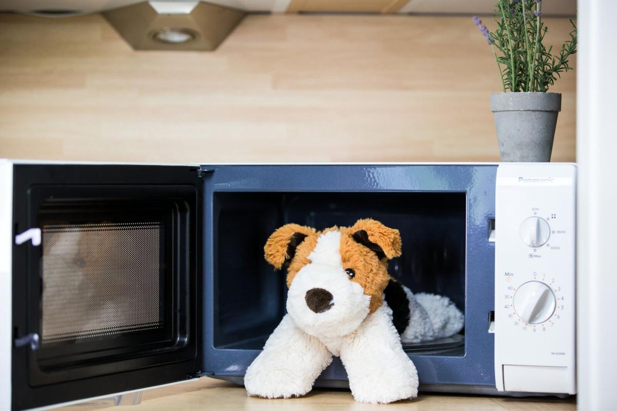 Värmenalle Hunden Hugo från Habibi Plush (micronalle) säljs på Nalleriet.se
