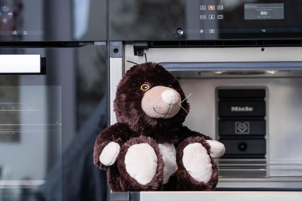 Värmenalle Mullvaden Moa (tvättbar) från Habibi Plush (micronalle) säljs på Nalleriet.se