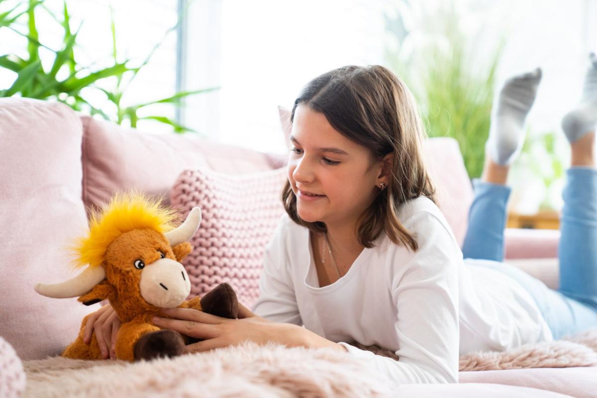 Värmenalle Kossa Highlandern Hilda från Habibi Plush (micronalle) säljs på Nalleriet.se