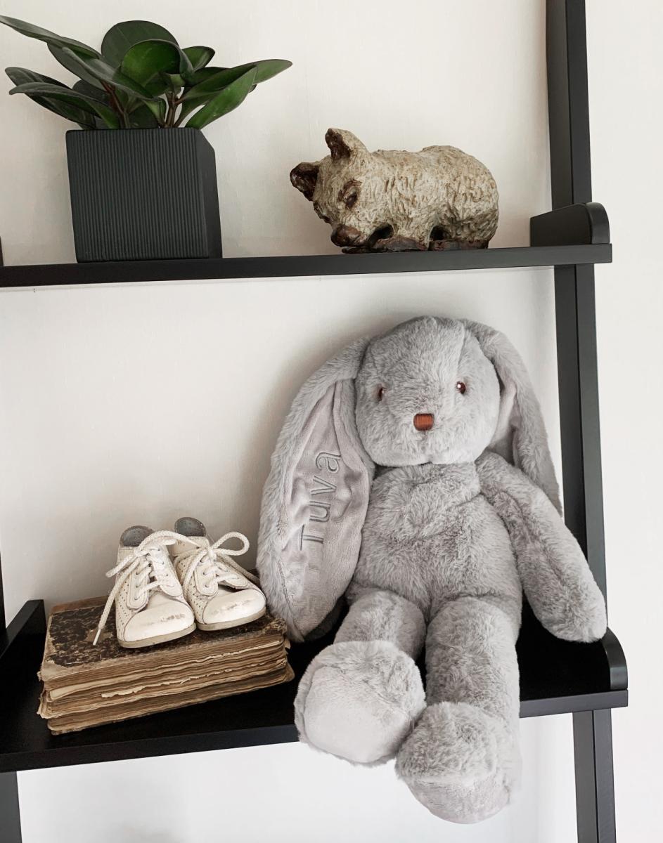 Kaninen Svea, grå - Teddykompaniet | Nalleriet.se