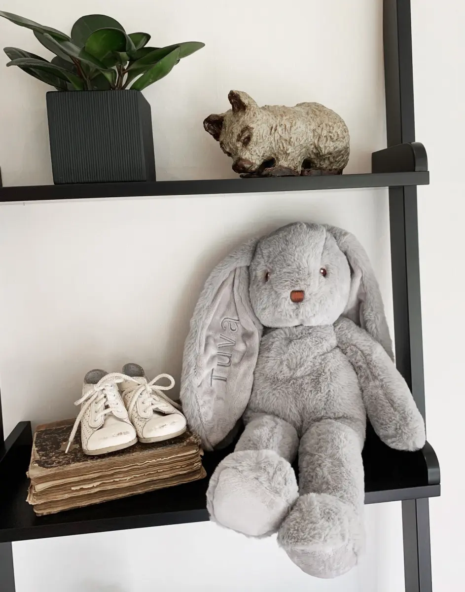 Kaninen Svea, grå - Teddykompaniet | Nalleriet.se