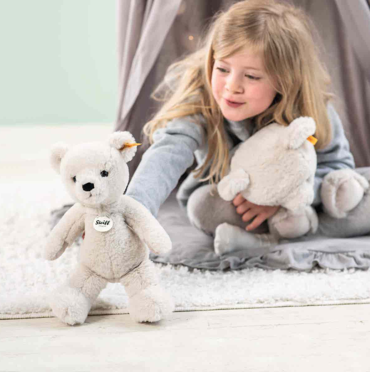 Teddybjörn Heavenly Hugs Benno, 29cm, Steiff säljs på Nalleriet.se