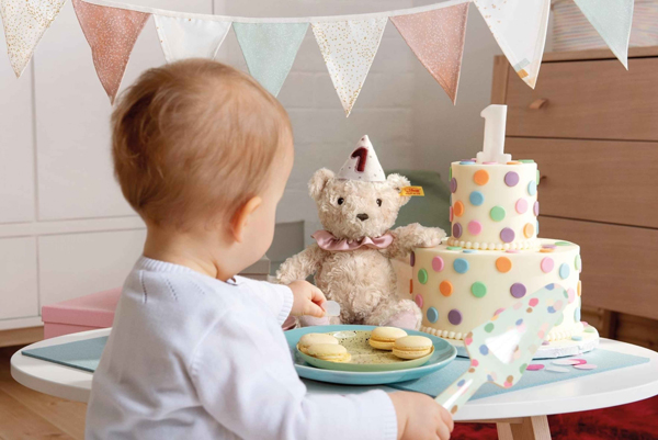 First Birthday Boy, Nalle med speldosa, Steiff säljs på Nalleriet.se