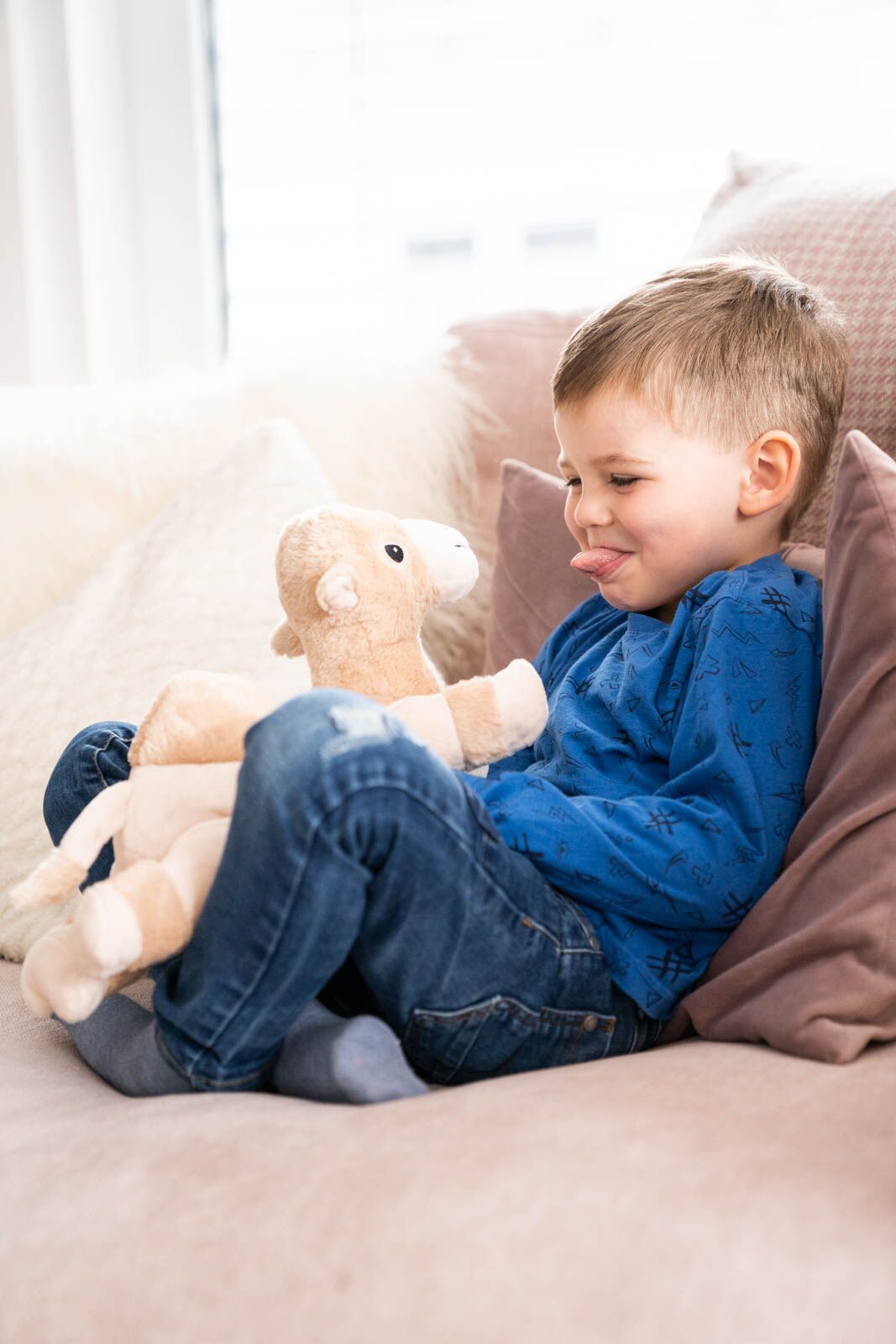 Värmenalle Kamelen Kaj (tvättbar) från Habibi Plush (micronalle) säljs på Nalleriet.se