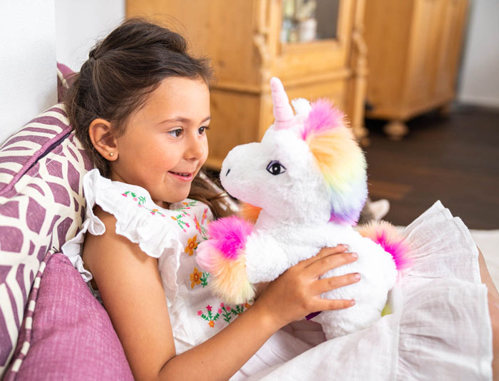 Enhörningen Rainbow från Habibi Plush (micronalle) säljs på Nalleriet.se