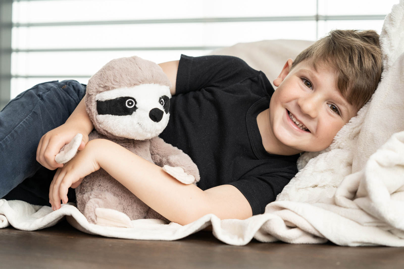 Värmenalle Sengångaren Sebastian (tvättbar) från Habibi Plush (micronalle) säljs på Nalleriet.se